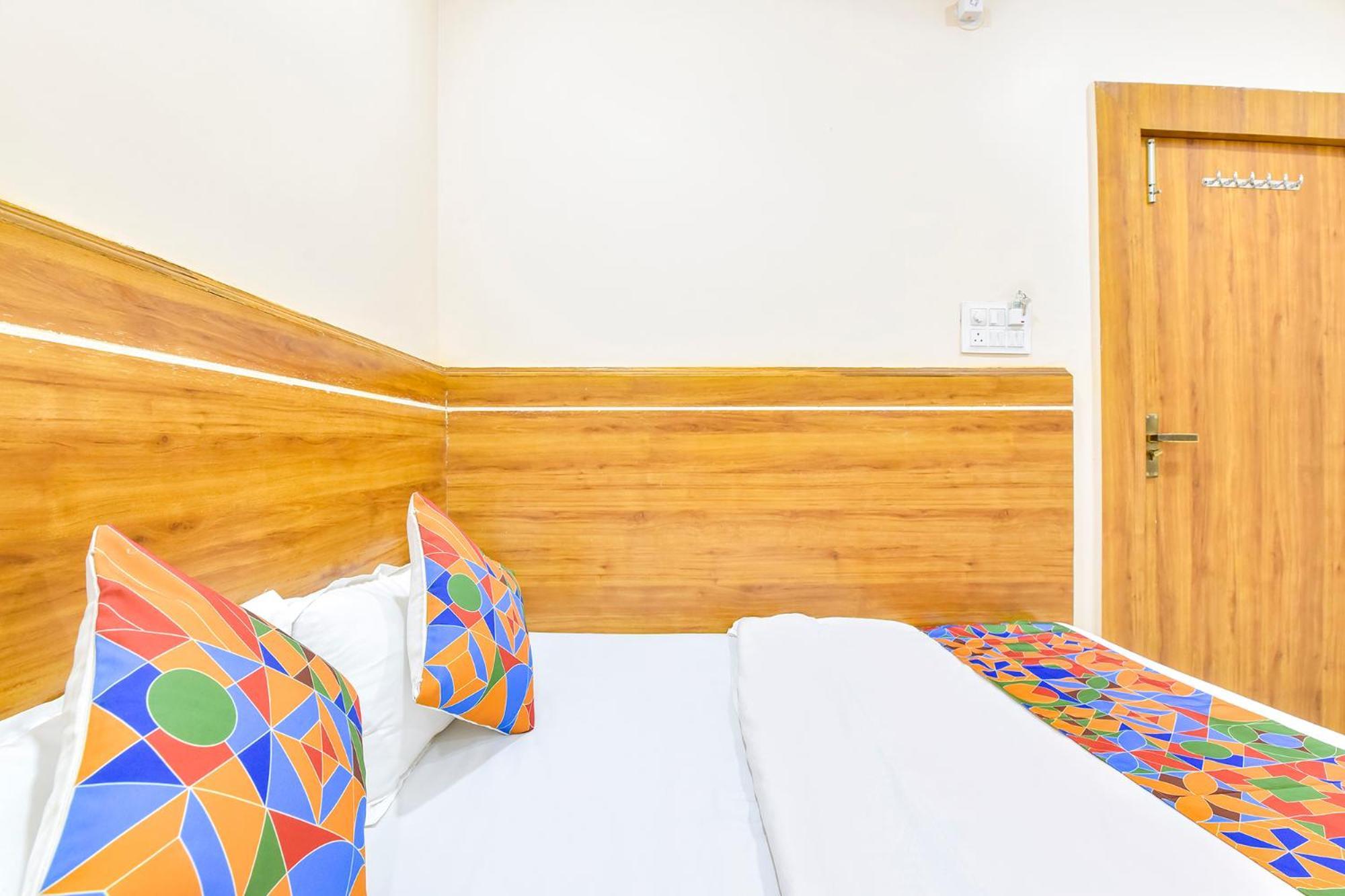 Fabhotel Somnath 乌贾因 外观 照片
