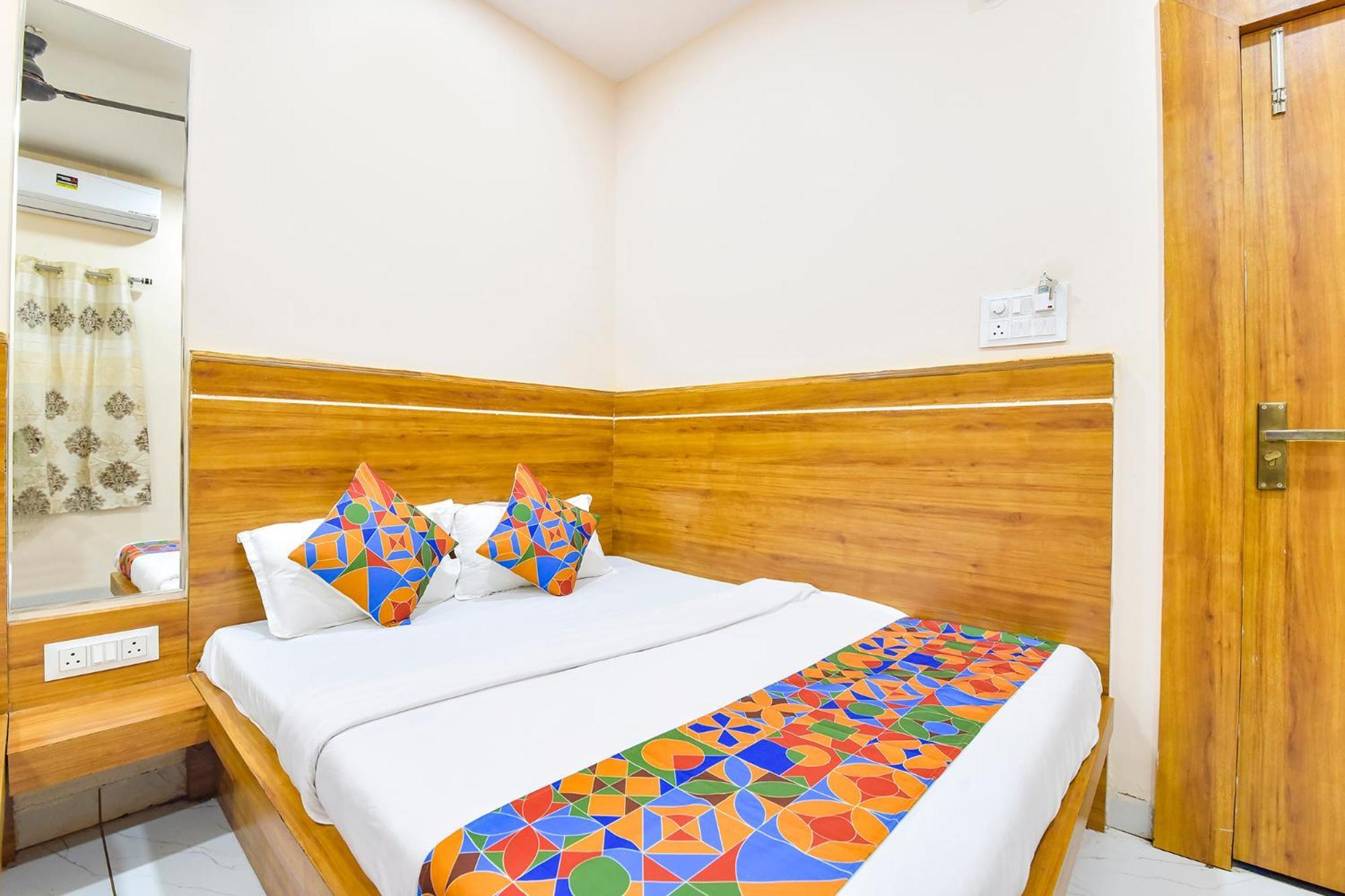 Fabhotel Somnath 乌贾因 外观 照片