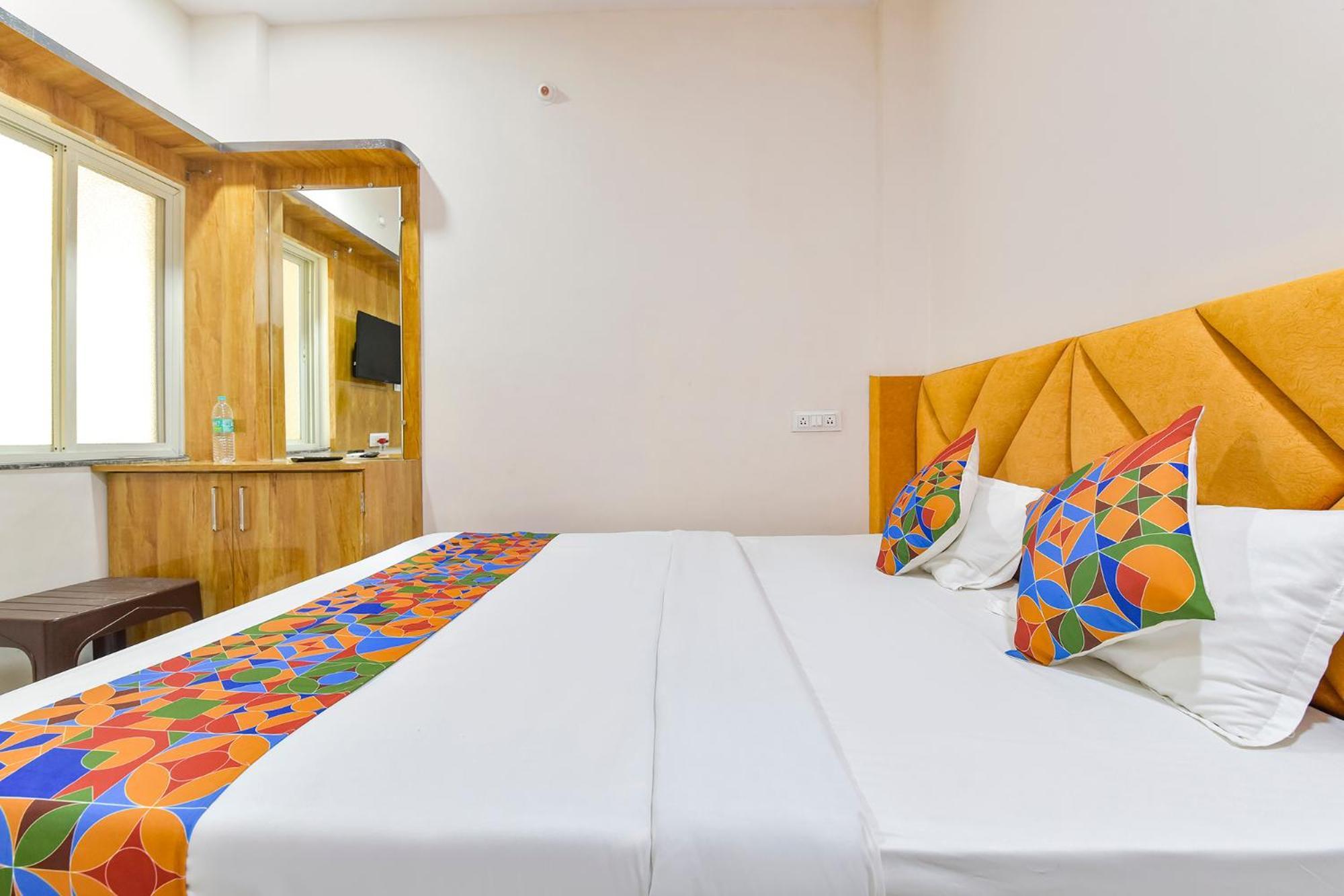 Fabhotel Somnath 乌贾因 外观 照片